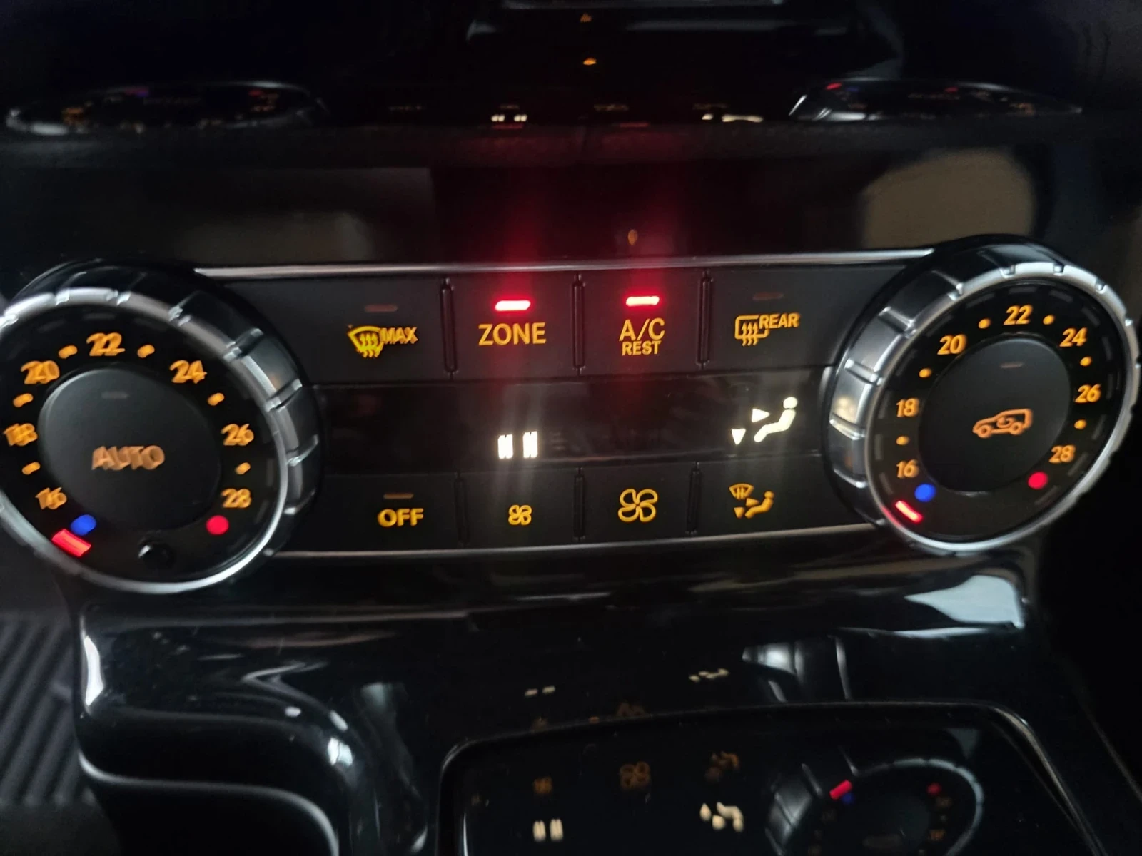 Mercedes-Benz G 350 d BlueTec AMG Line, снимка 7 - Автомобили и джипове - 55670492