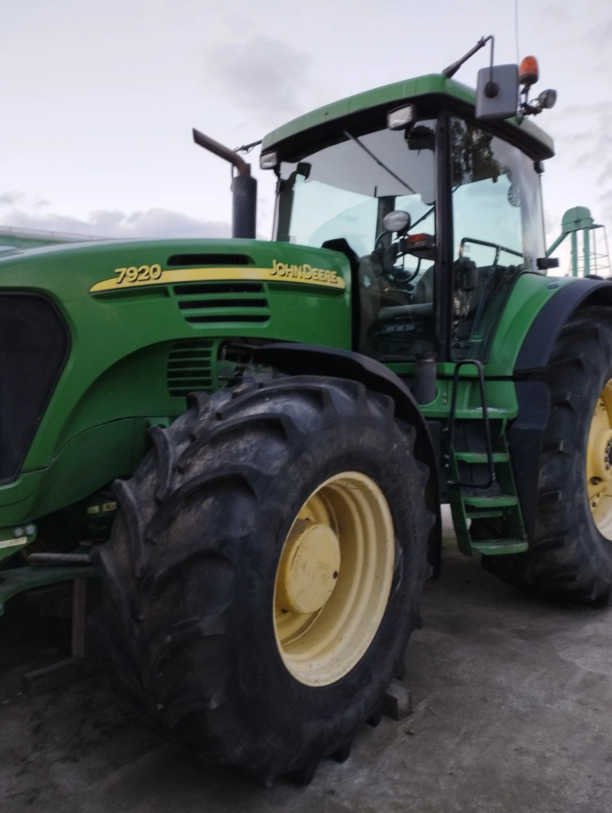 Трактор John Deere 7920 - изображение 6