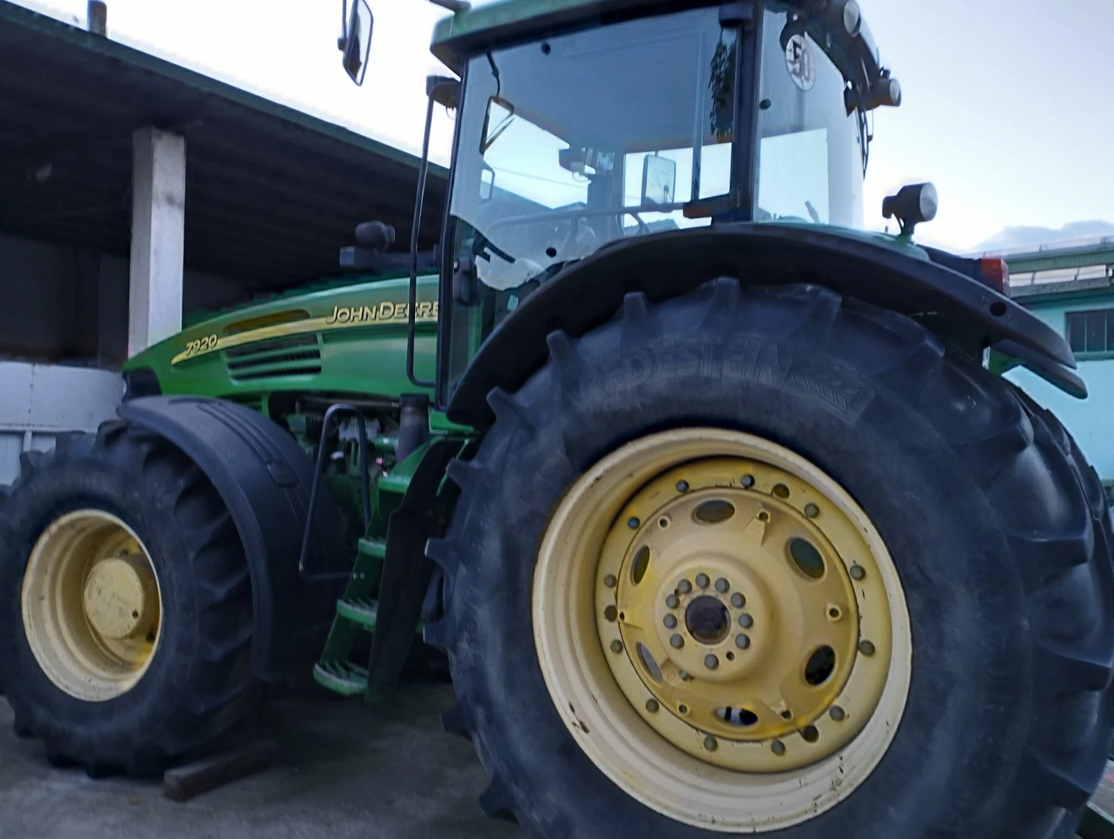 Трактор John Deere 7920 - изображение 2