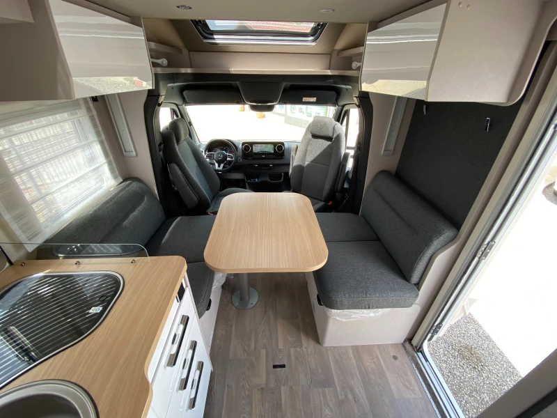 Кемпер HYMER / ERIBA MERCEDES S685. 3500 kg. ДВОЕН ПОД KЛИМАТИК WEBASTO, снимка 8 - Каравани и кемпери - 50508375