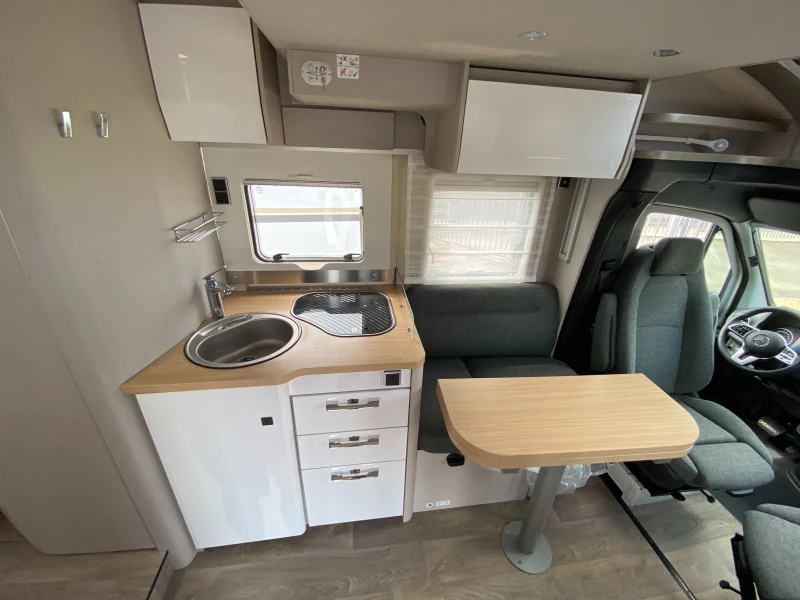 Кемпер HYMER / ERIBA MERCEDES S685. 3500 kg. ДВОЕН ПОД KЛИМАТИК WEBASTO, снимка 10 - Каравани и кемпери - 50508375