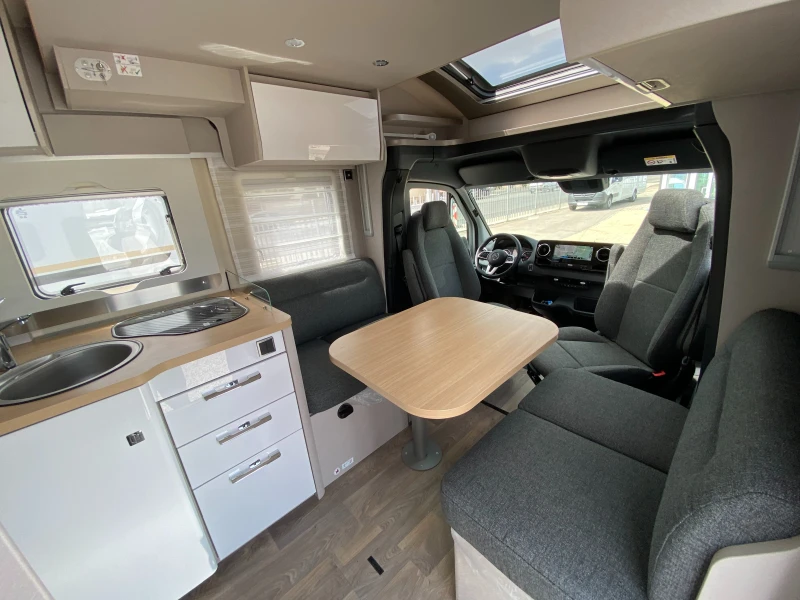 Кемпер HYMER / ERIBA MERCEDES S685. 3500 kg. ДВОЕН ПОД KЛИМАТИК WEBASTO, снимка 7 - Каравани и кемпери - 50508375