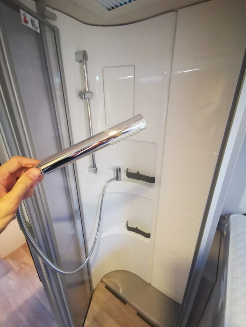 Кемпер HYMER / ERIBA MERCEDES S685. 3500 kg. ДВОЕН ПОД KЛИМАТИК WEBASTO, снимка 15 - Каравани и кемпери - 50508375