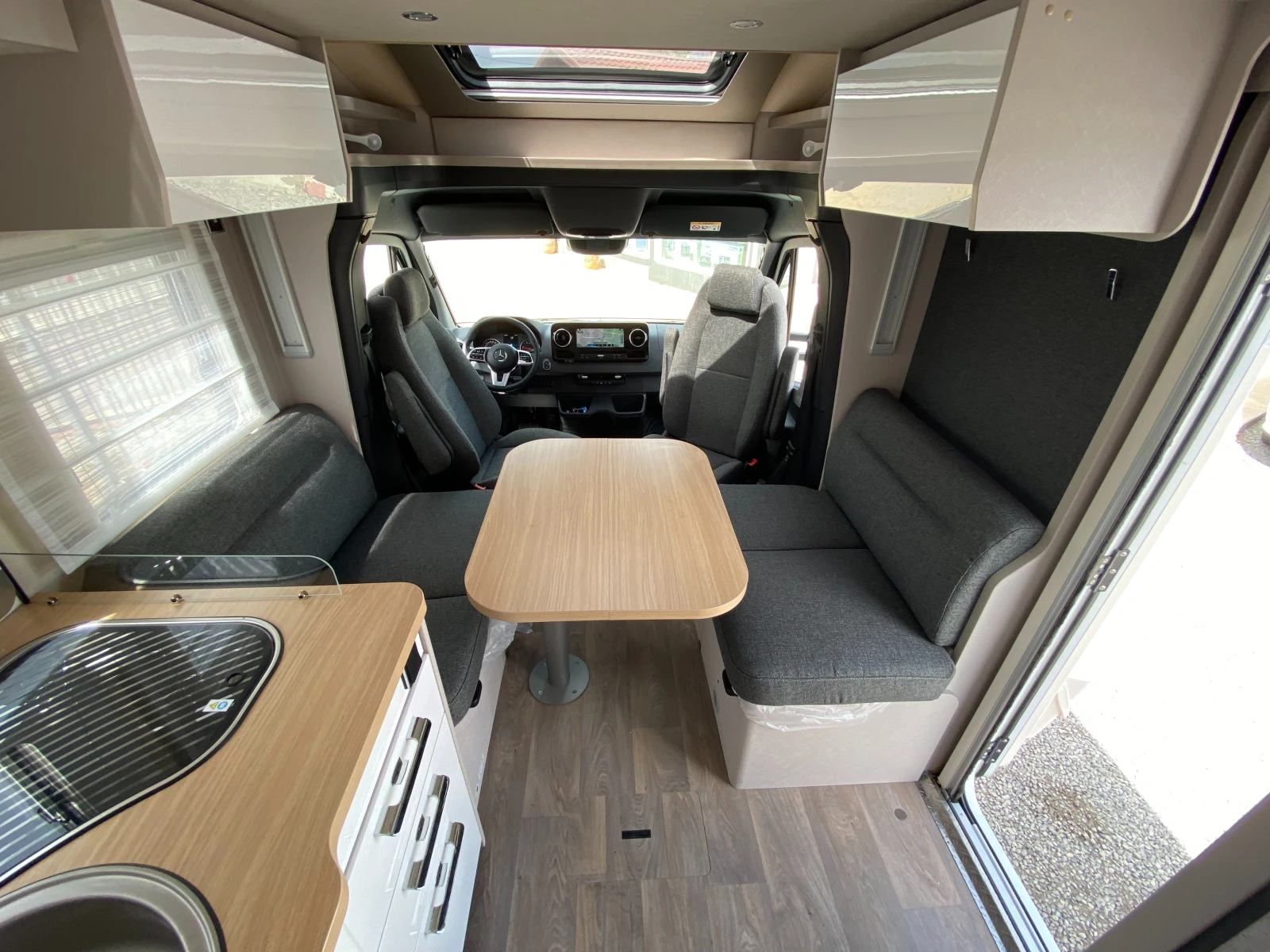 Кемпер HYMER / ERIBA S 685T. 3500 kg. ДВОЕН ПОД КЛИМАТИК - изображение 8