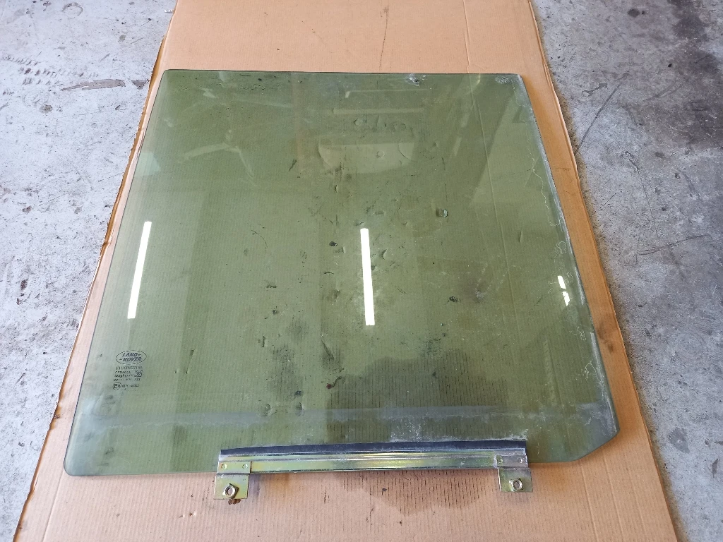 Стъкло задно ляво Ланд Ровър Дискавъри тд5 