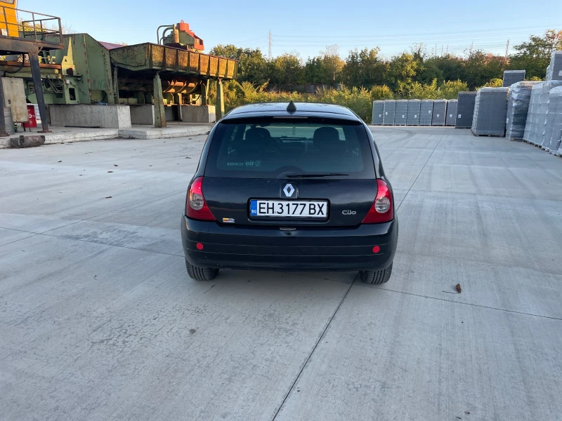 Renault Clio 1.4, снимка 5 - Автомобили и джипове - 47529217