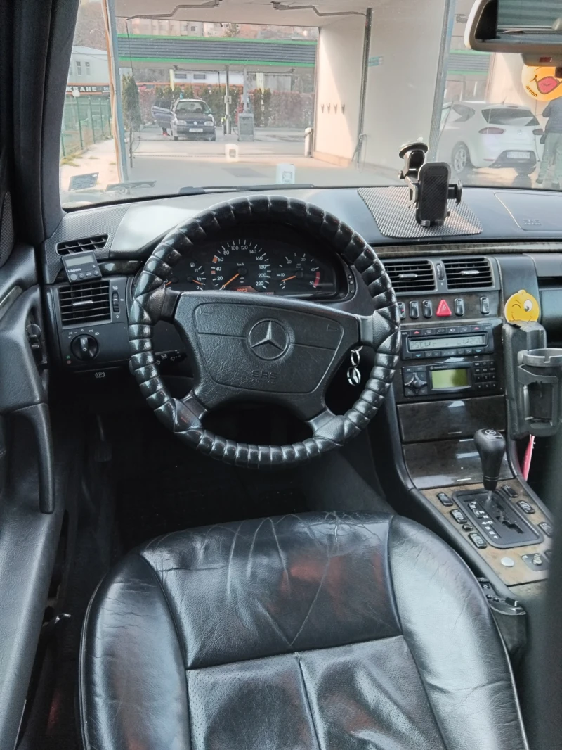 Mercedes-Benz E 290, снимка 6 - Автомобили и джипове - 48488678