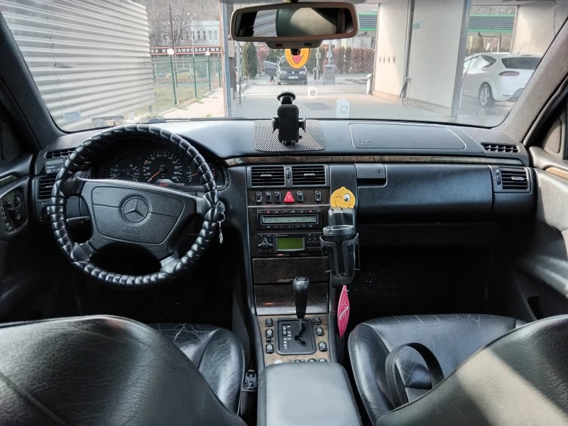 Mercedes-Benz E 290, снимка 5 - Автомобили и джипове - 48488678