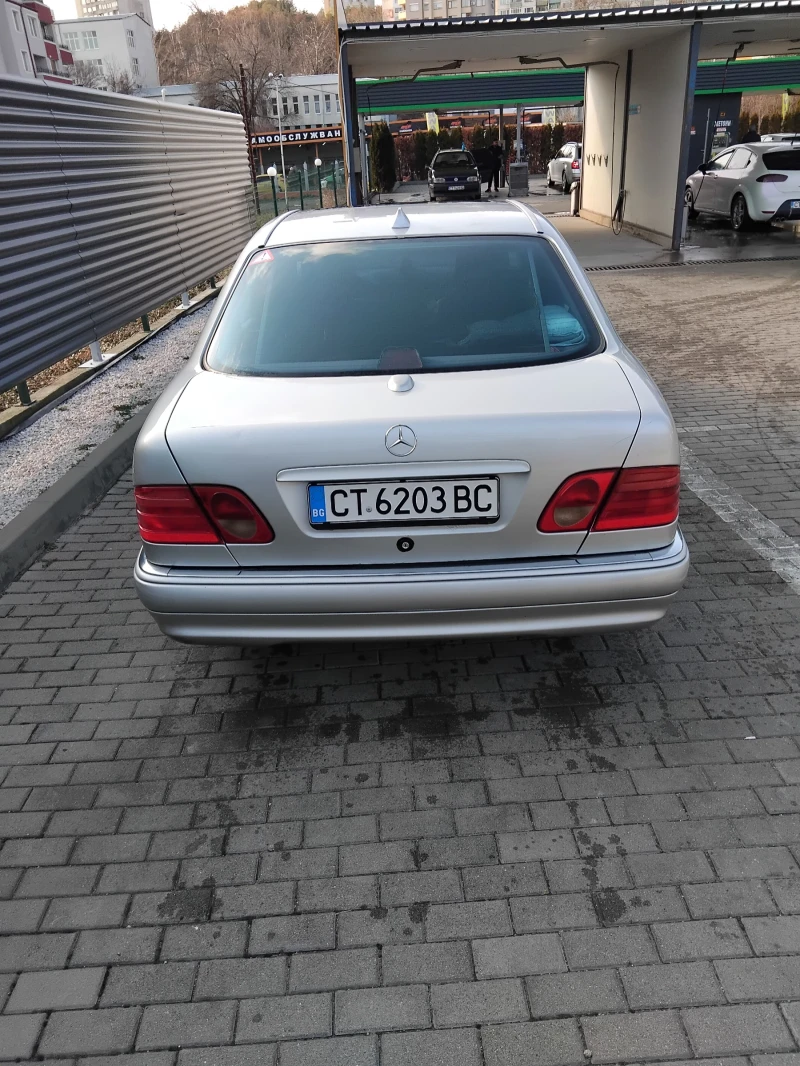 Mercedes-Benz E 290, снимка 4 - Автомобили и джипове - 48488678