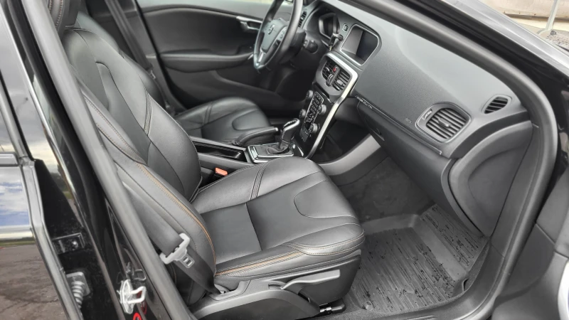 Volvo V40 Cross Country 2.0i, снимка 8 - Автомобили и джипове - 52148525