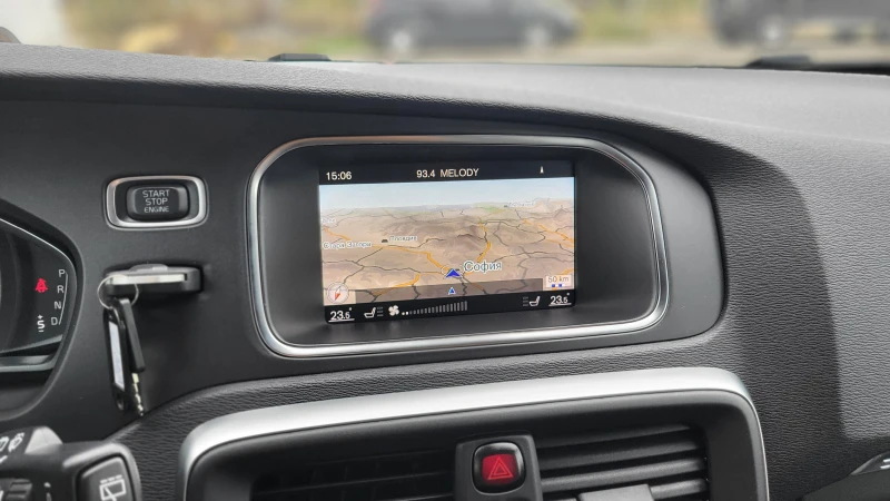 Volvo V40 Cross Country 2.0i, снимка 14 - Автомобили и джипове - 52148525