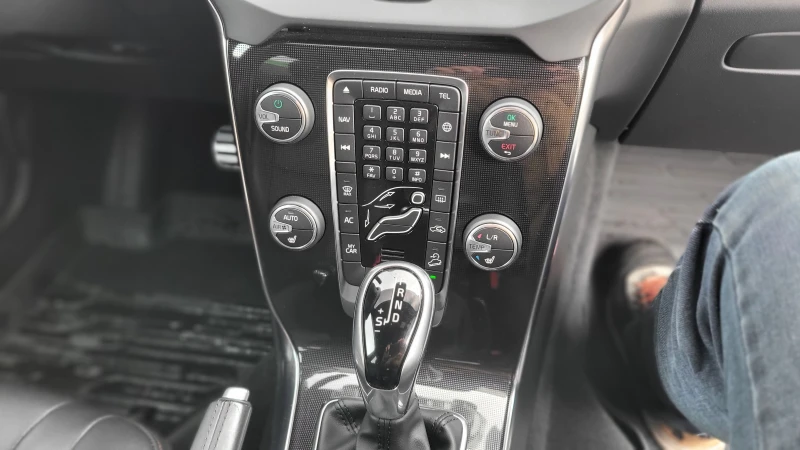 Volvo V40 Cross Country 2.0i, снимка 7 - Автомобили и джипове - 52148525