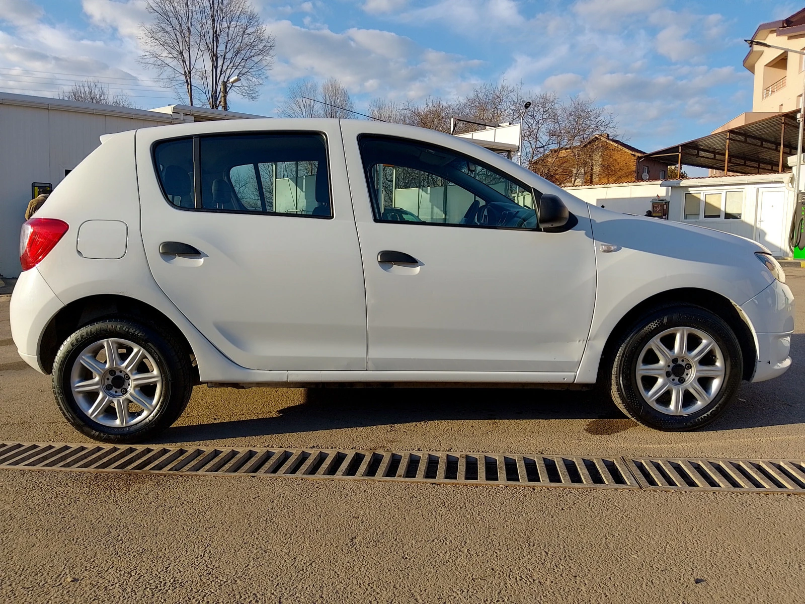 Dacia Sandero Климатик, 4 цилиндрова  - изображение 3