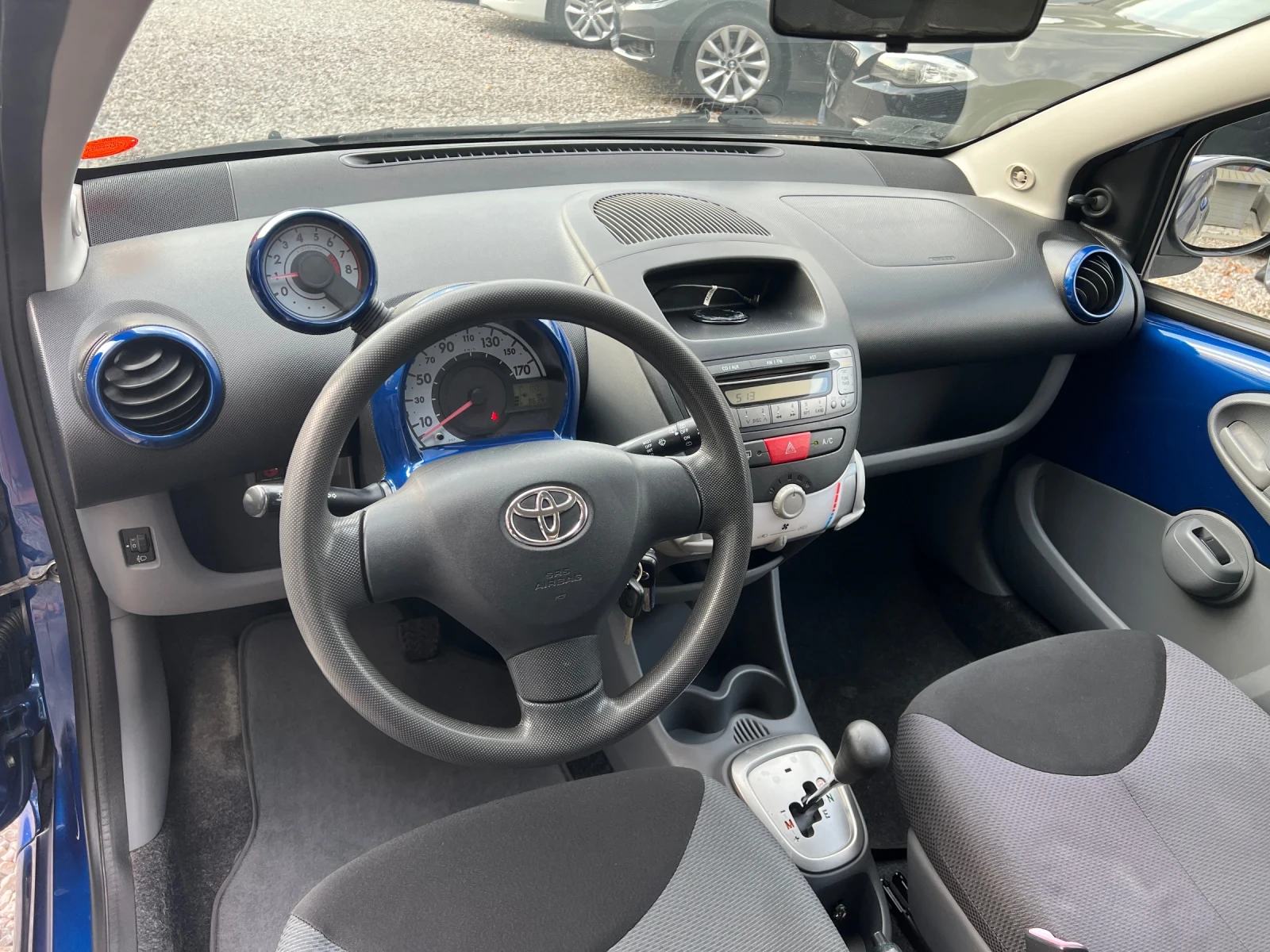 Toyota Aygo 1.0i Автомат - изображение 8