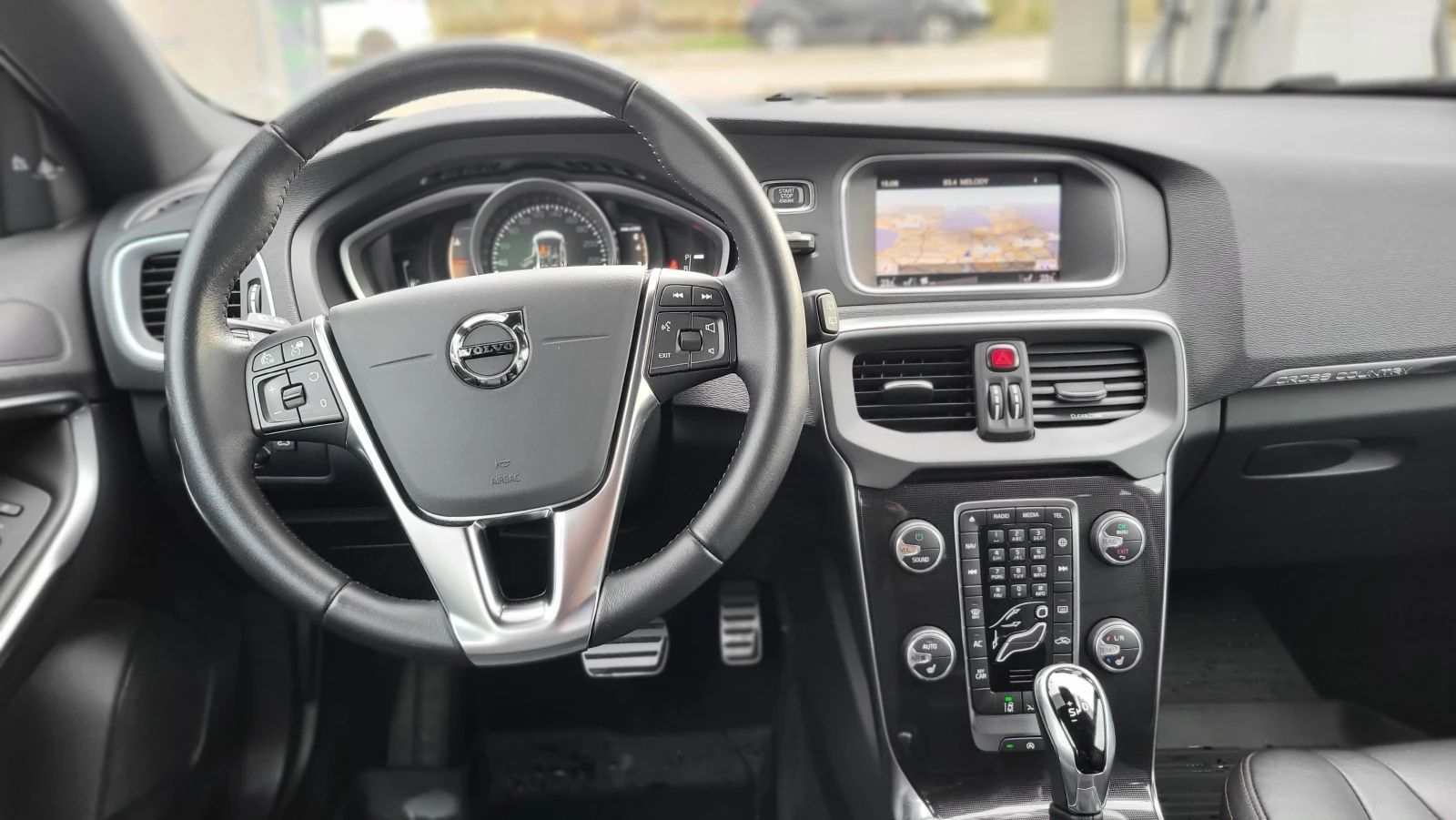 Volvo V40 Cross Country 2.0i - изображение 9