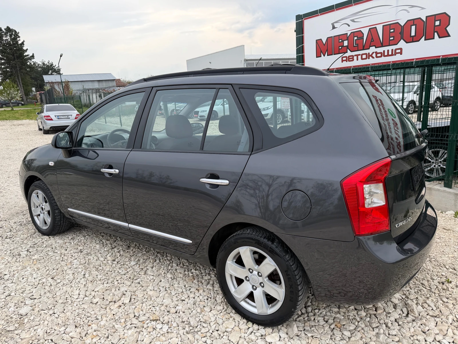 Kia Carens 2.0i/144p.s-Facelift, снимка 4 - Автомобили и джипове - 52806989