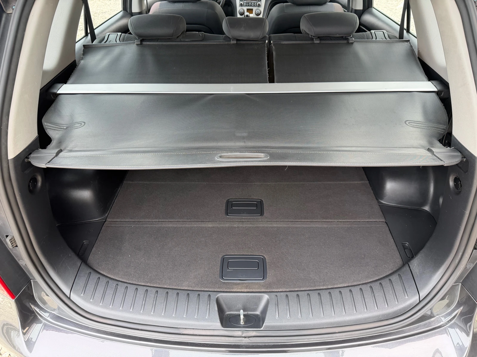 Kia Carens 2.0i/144p.s-Facelift, снимка 12 - Автомобили и джипове - 52806989