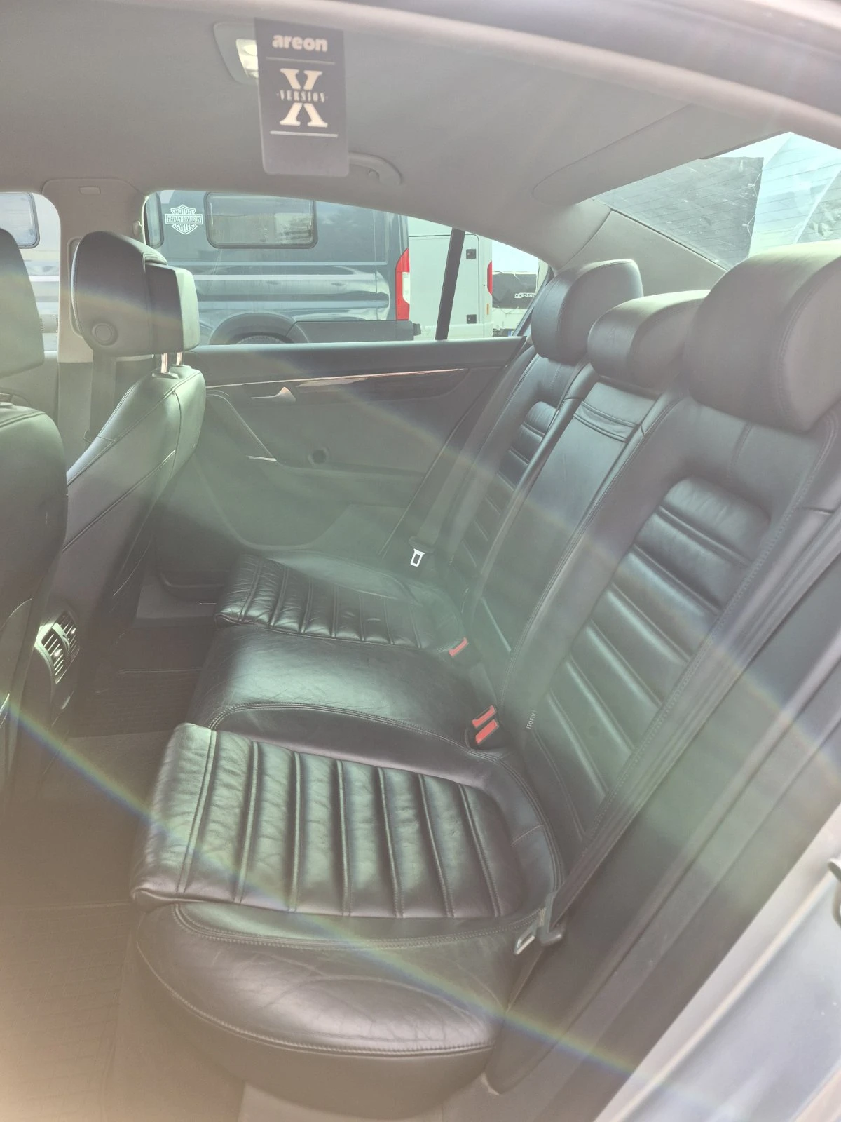 VW Passat 1.6 TDI, снимка 10 - Автомобили и джипове - 54116311