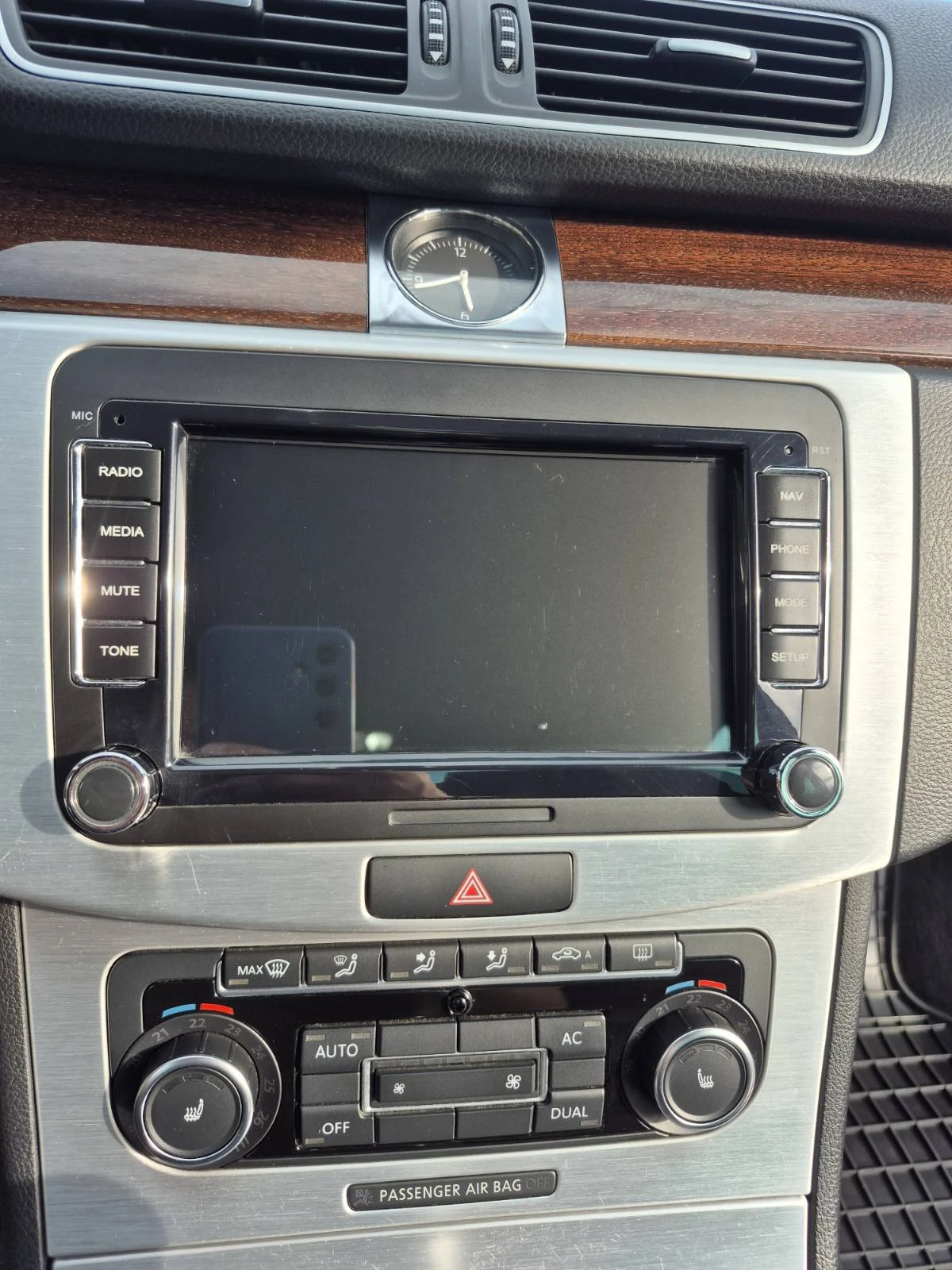 VW Passat 1.6 TDI, снимка 17 - Автомобили и джипове - 54116311