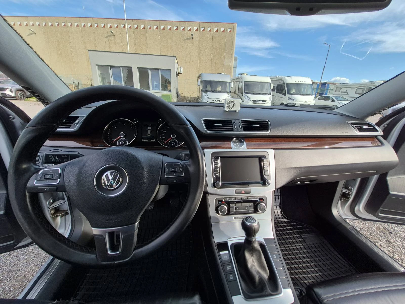 VW Passat 1.6 TDI, снимка 13 - Автомобили и джипове - 54116311