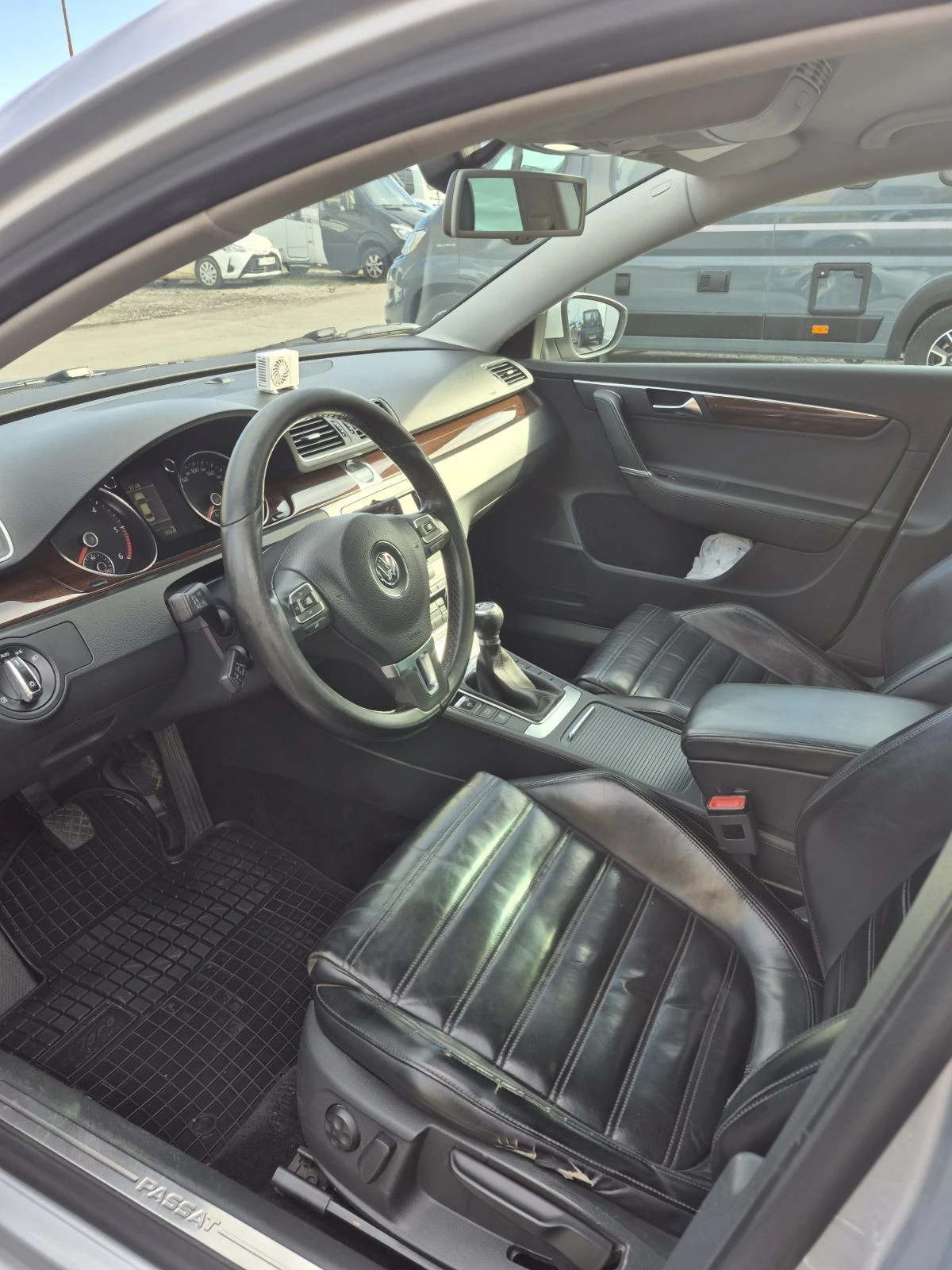 VW Passat 1.6 TDI, снимка 8 - Автомобили и джипове - 54116311