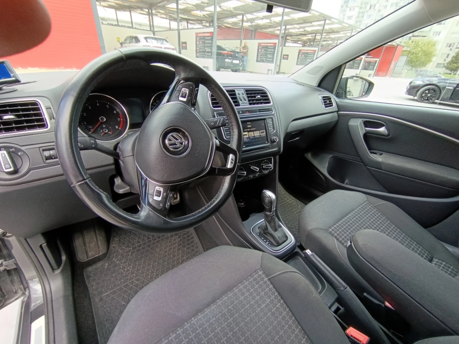 VW Polo, снимка 9 - Автомобили и джипове - 54245619
