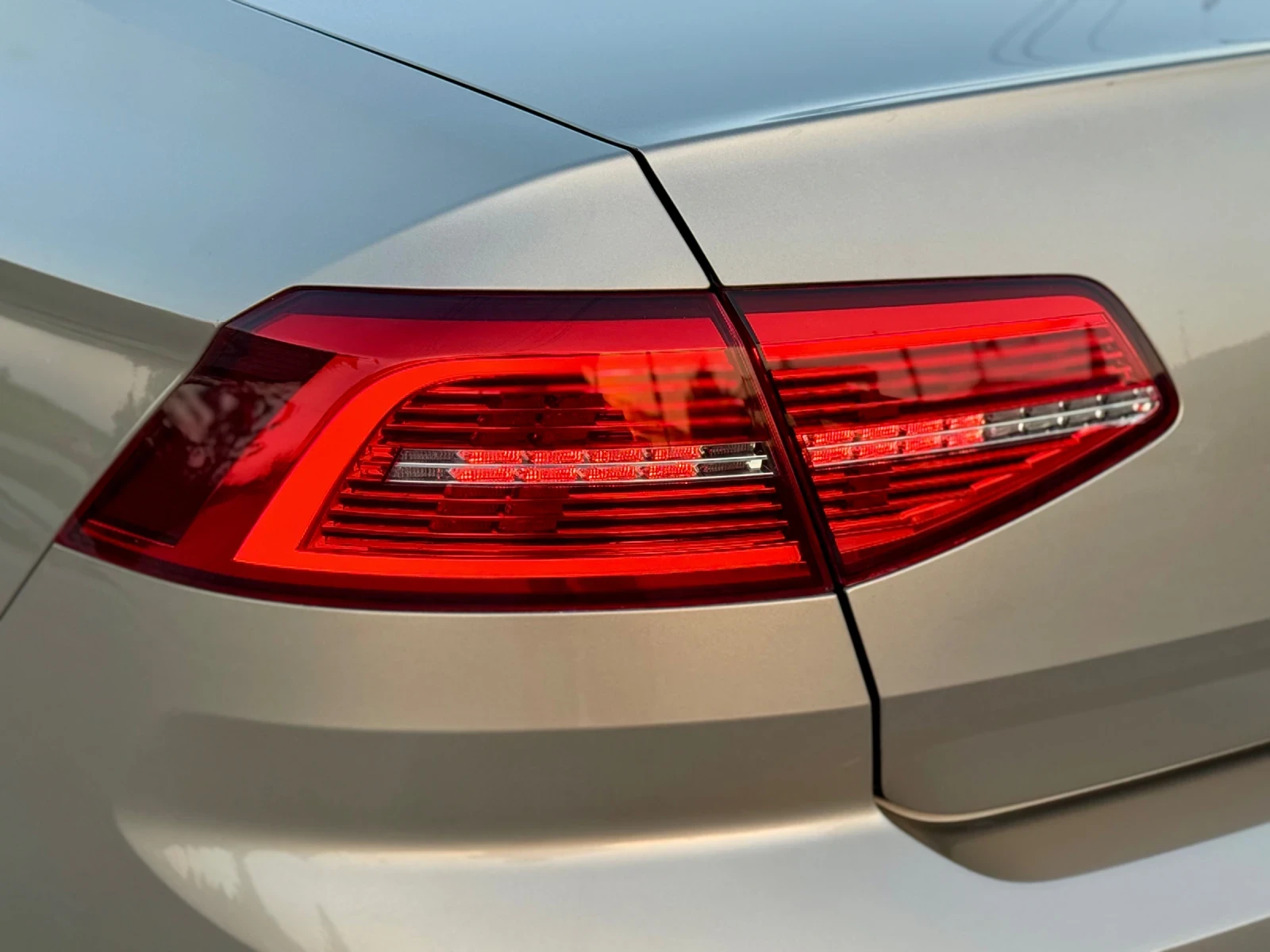 VW Passat 2.0 TDI R-line 150 к.с. , снимка 17 - Автомобили и джипове - 54447729