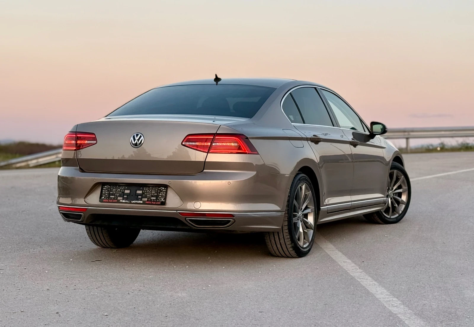 VW Passat 2.0 TDI R-line 150 к.с. , снимка 4 - Автомобили и джипове - 54447729