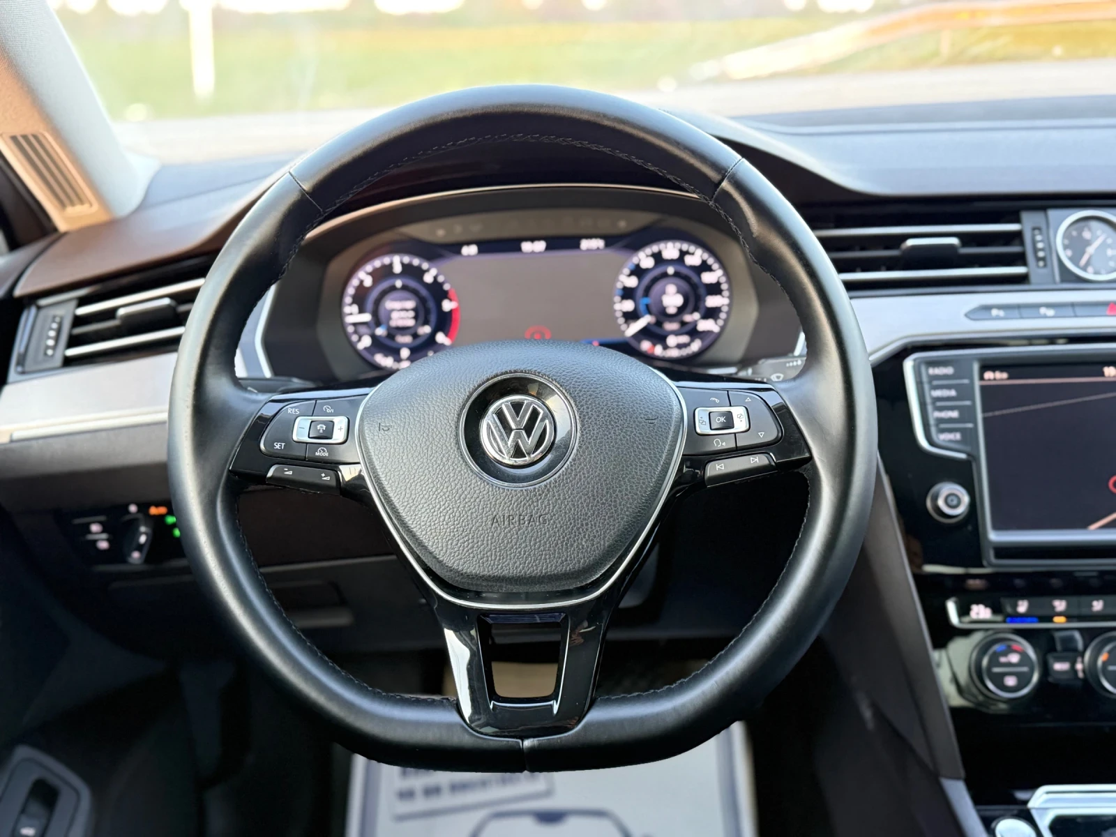 VW Passat 2.0 TDI R-line 150 к.с. , снимка 8 - Автомобили и джипове - 54447729