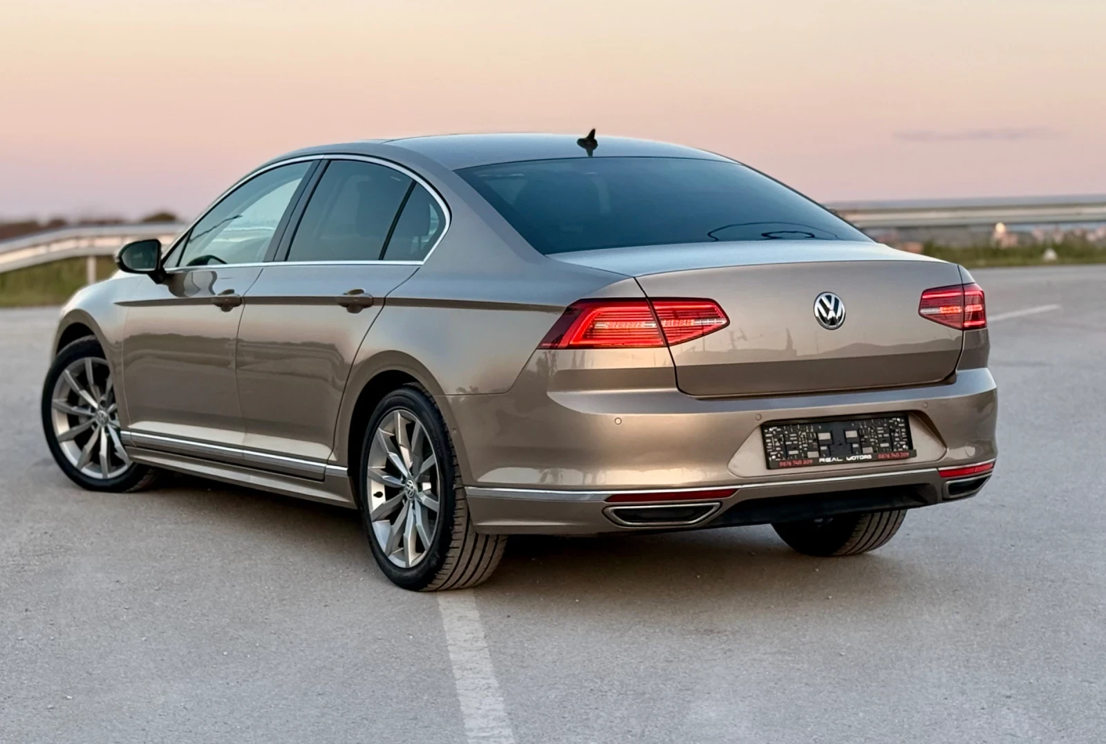 VW Passat 2.0 TDI R-line 150 к.с. , снимка 3 - Автомобили и джипове - 54447729