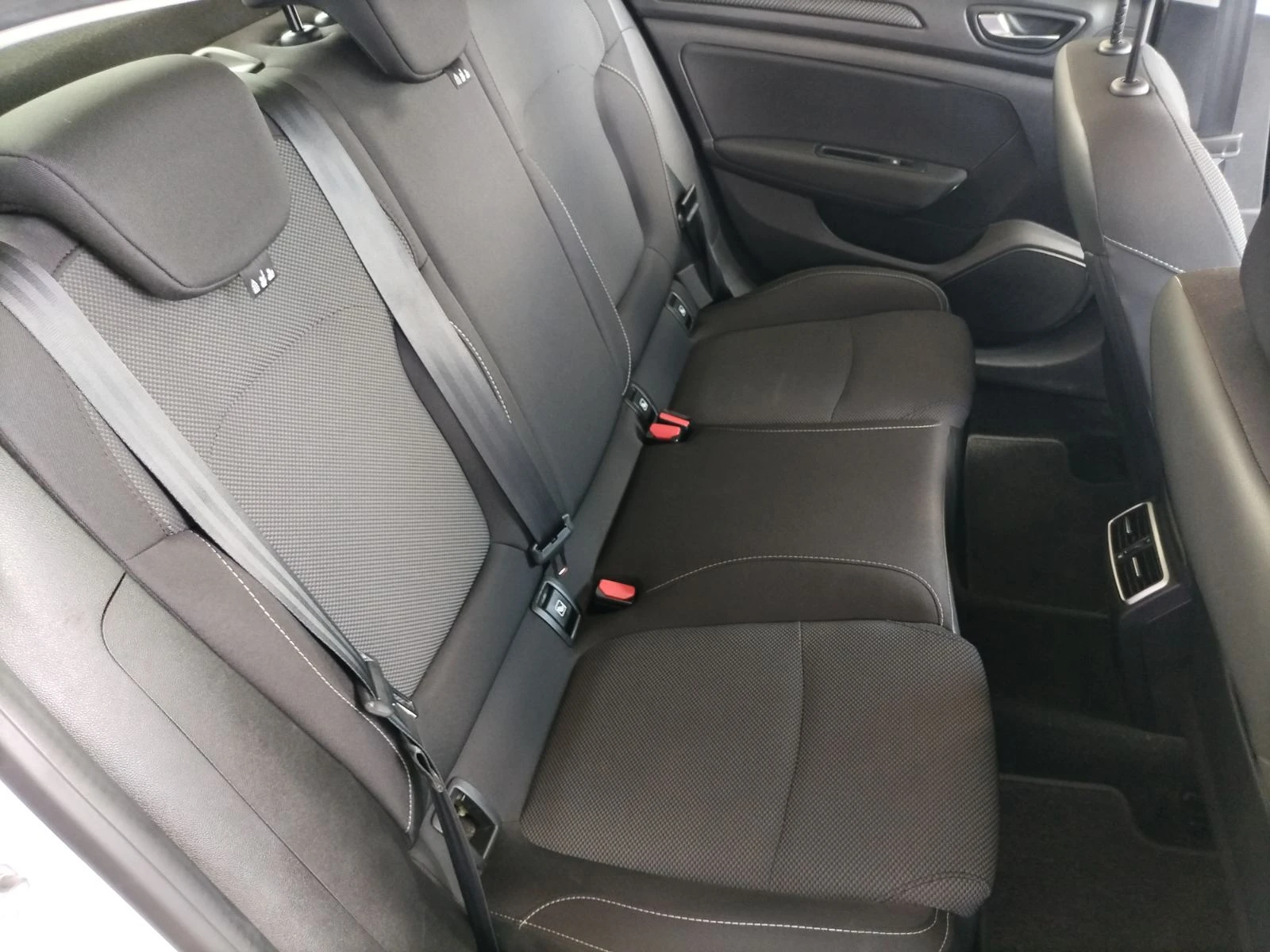 Renault Megane 1.3Tce/ 140�.�. | Mobile.bg � ����������� 17