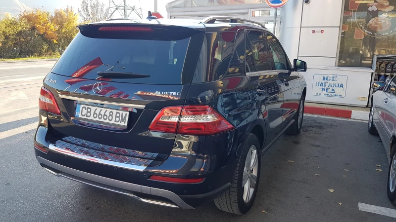 Mercedes-Benz ML 350  4 MATIC НА ПРУЖИНИ  PANORAMA KEYLESS, снимка 4 - Автомобили и джипове - 47930209