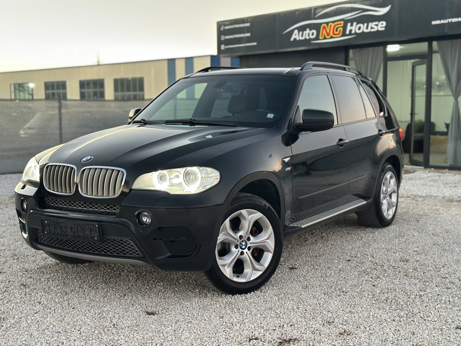 BMW X5 4.0D XDrive | FACELIFT | РЕКАРО | OБСЛУЖЕНА , снимка 1