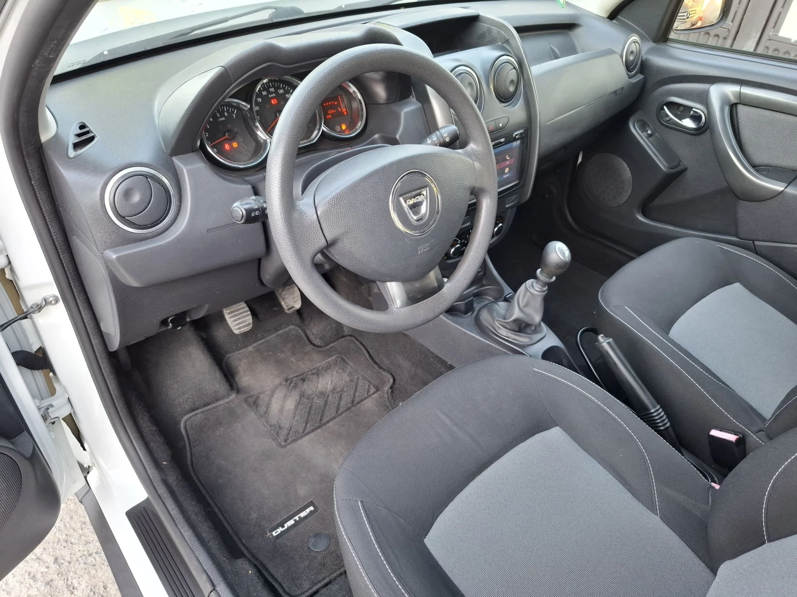 Dacia Duster 1.5 dci / 4x4  / euro6, снимка 11 - Автомобили и джипове - 54731324