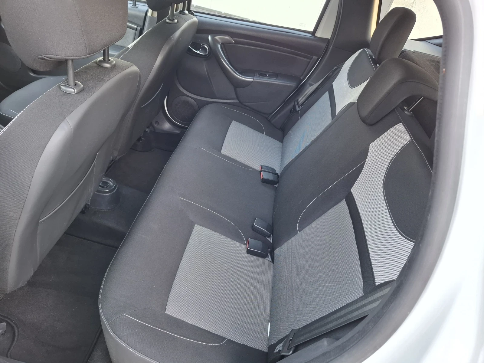 Dacia Duster 1.5 dci / 4x4  / euro6, снимка 14 - Автомобили и джипове - 54731324