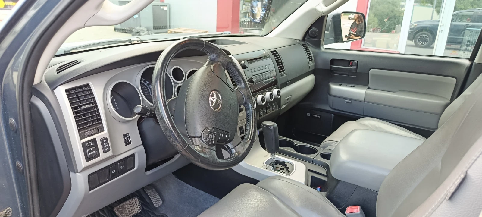Toyota Sequoia 5.7 v8, снимка 9 - Автомобили и джипове - 54813153