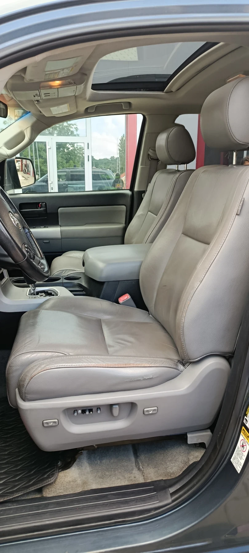 Toyota Sequoia 5.7 v8, снимка 8 - Автомобили и джипове - 54813153