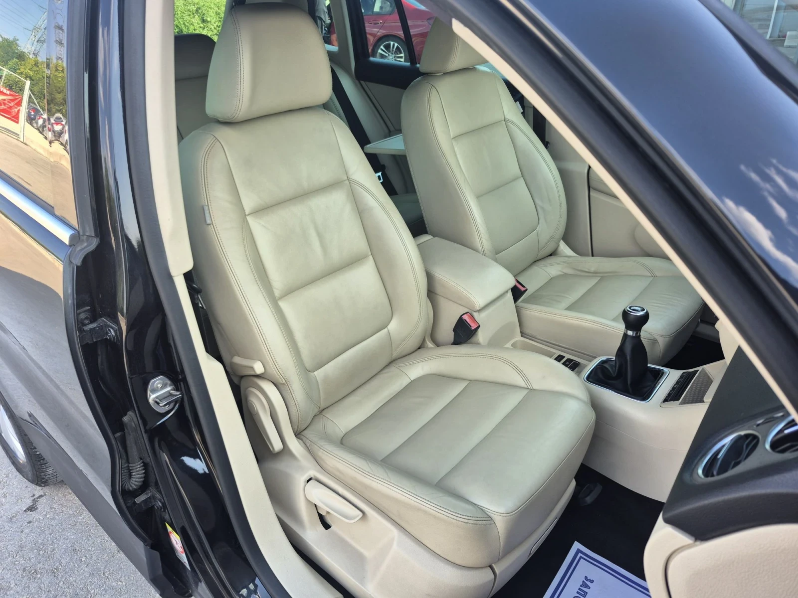 VW Tiguan 150К.КОЖ.4?4НАВ.ПОН., снимка 8 - Автомобили и джипове - 56003072