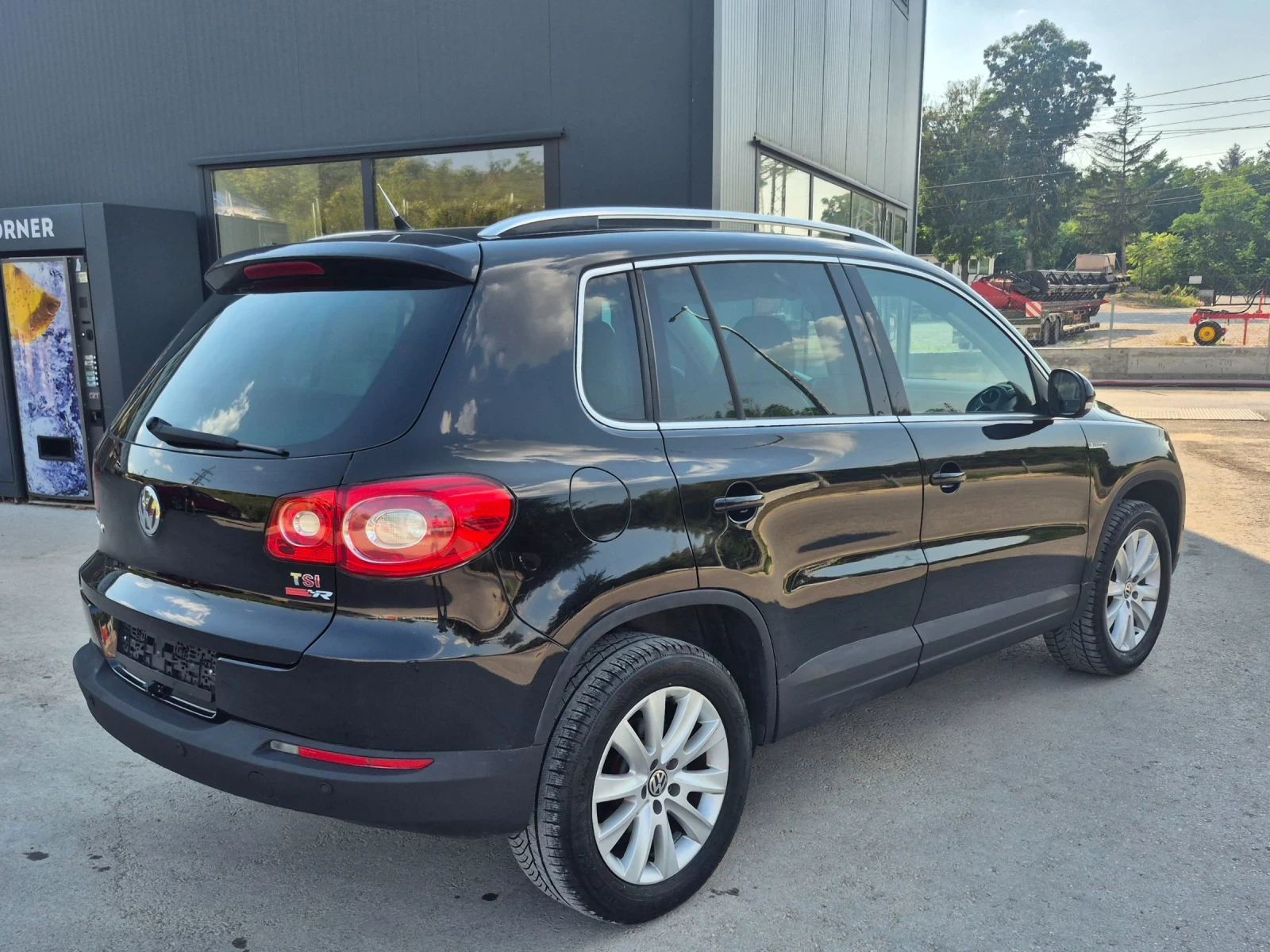 VW Tiguan 150К.КОЖ.4?4НАВ.ПОН., снимка 4 - Автомобили и джипове - 56003072