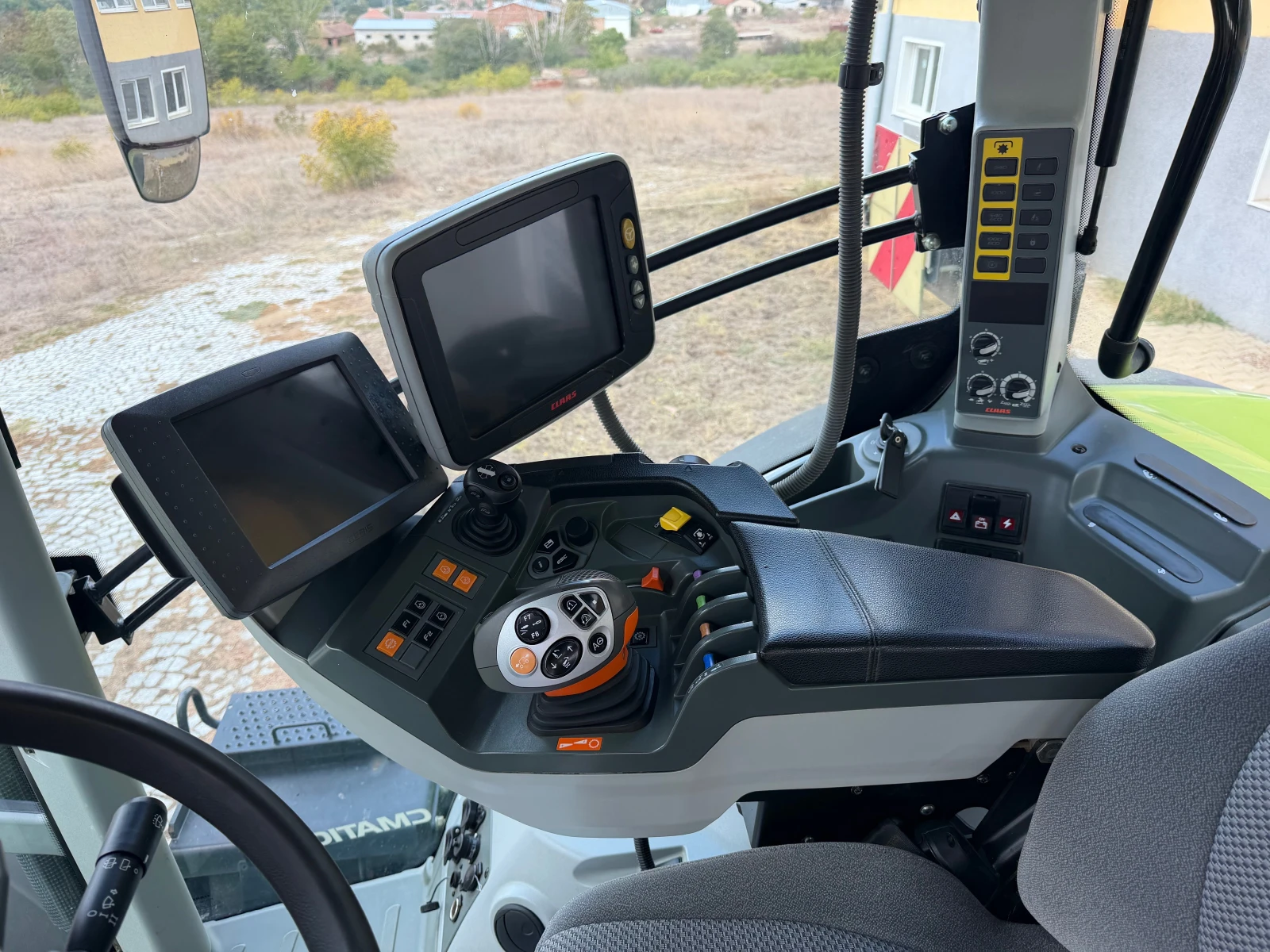 Трактор Claas AXION 950 CMATIC CEBIS НАВИГАЦИЯ НОВИ ГУМИ ЛИЗИНГ, снимка 12 - Селскостопанска техника - 56288891