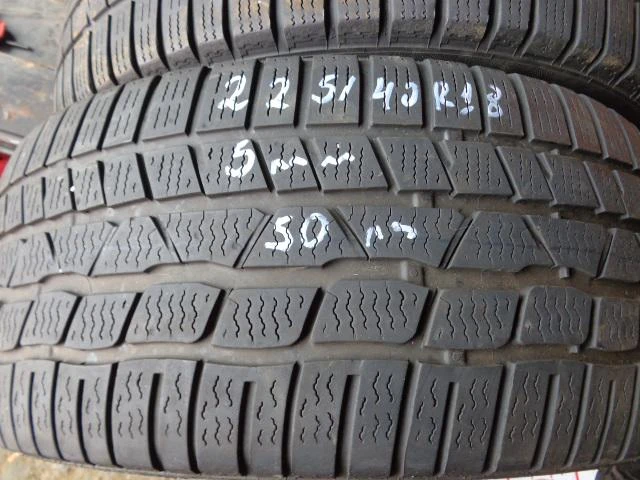 Гуми Зимни 225/40R18, снимка 5 - Гуми и джанти - 18373488