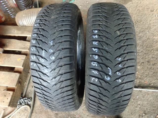 Гуми Зимни 215/65R16, снимка 2 - Гуми и джанти - 20249846