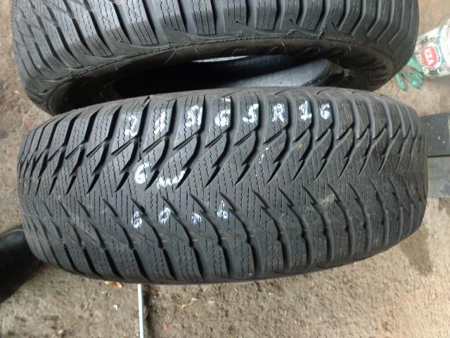 Гуми Зимни 215/65R16, снимка 4 - Гуми и джанти - 20249846