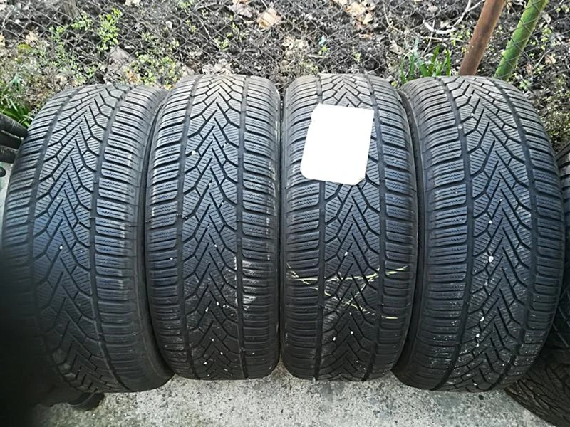 Гуми Зимни 215/55R17, снимка 1 - Гуми и джанти - 23733346