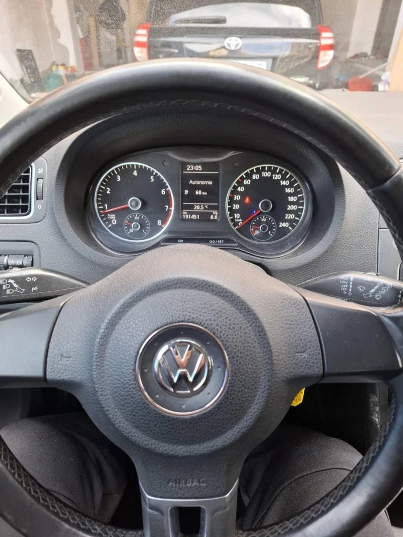 VW Polo 1.6 bifuel фабрична газ, снимка 10 - Автомобили и джипове - 49498835