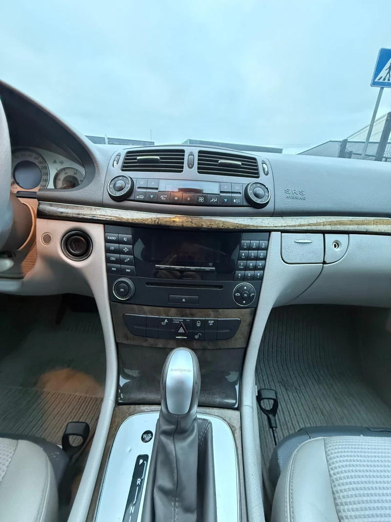 Mercedes-Benz E 270, снимка 6 - Автомобили и джипове - 52858746