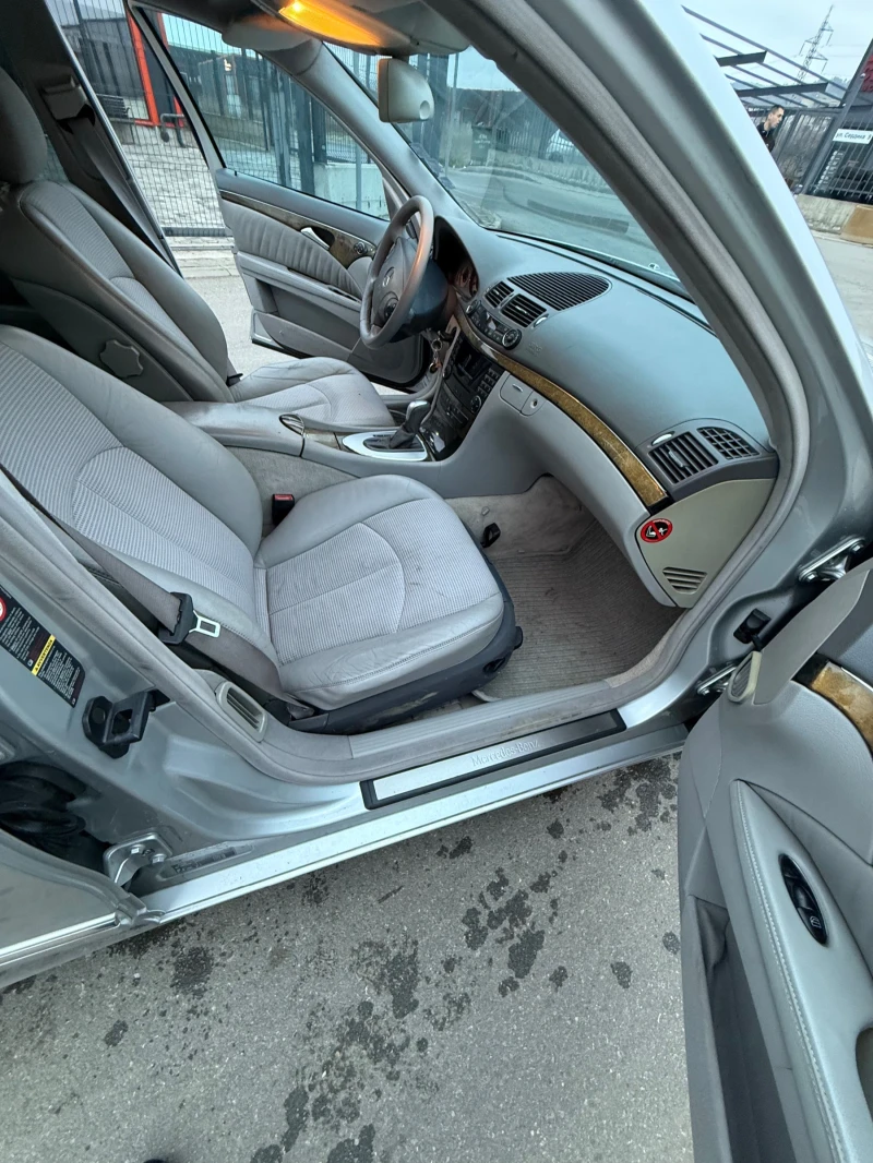 Mercedes-Benz E 270, снимка 9 - Автомобили и джипове - 52858746