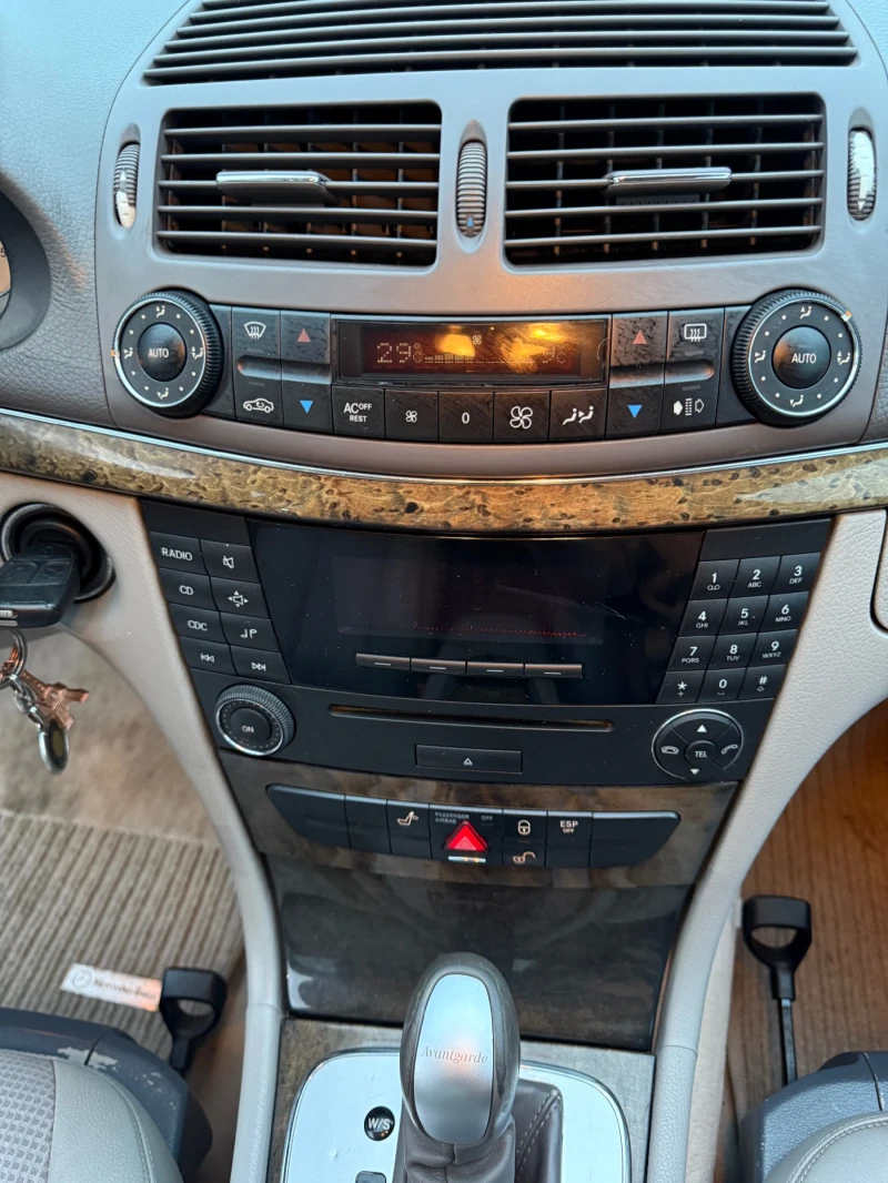 Mercedes-Benz E 270, снимка 11 - Автомобили и джипове - 52858746