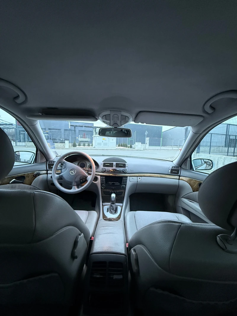 Mercedes-Benz E 270, снимка 5 - Автомобили и джипове - 52858746