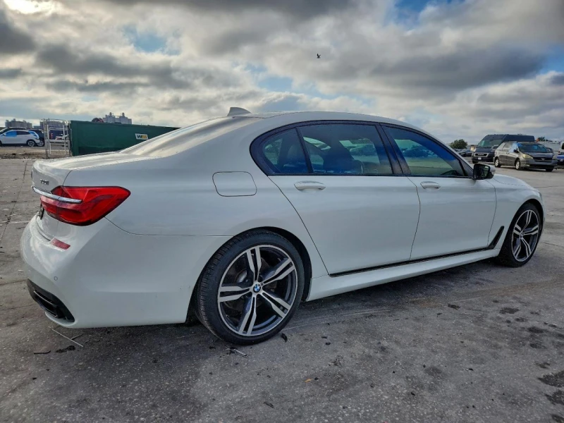 BMW 740 Li* M PACK* HARMAN* HuD* ПАНО* SHADOWLINE, снимка 6 - Автомобили и джипове - 53045946